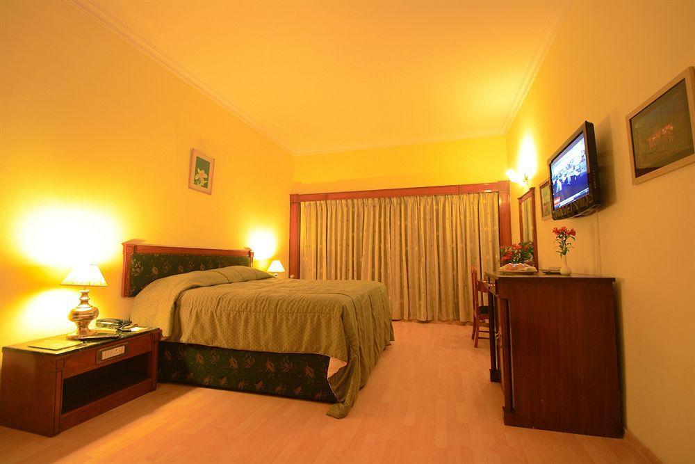 The Monarch Hotel Ooty Exterior photo