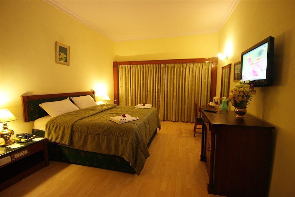 The Monarch Hotel Ooty Exterior photo