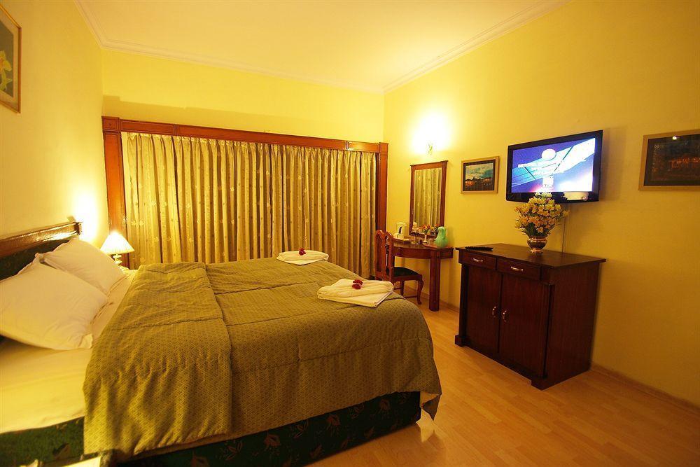 The Monarch Hotel Ooty Exterior photo